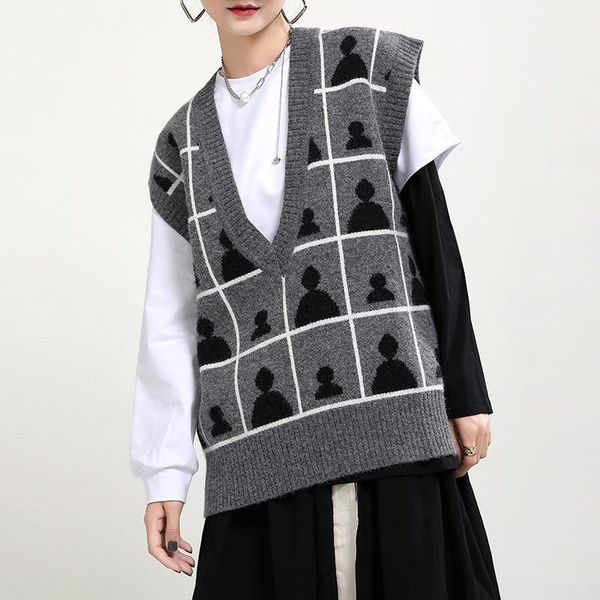 

v-neck knitted vest 2021 autumn/winter ins wind hit color head pick-up horse armor sweater vest short hundred folds wearing1, Black;white
