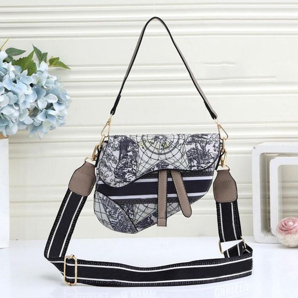 

sell classic fashion man women saddle purse shoulder bag work handbag make-up evening bag travel carry on bag wallet with dust card tranship