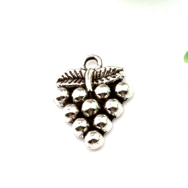 150 ciondoli con ciondoli a forma di uva in lega d'argento antico per gioielli che fanno collana di braccialetti accessori fai da te
