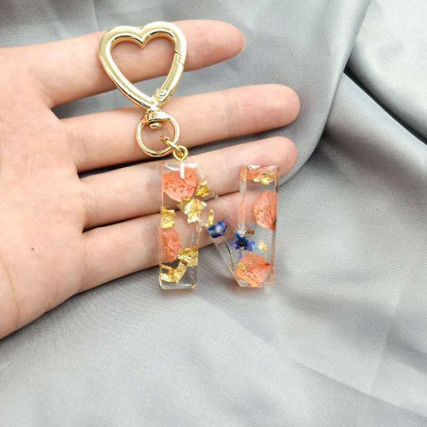 

dried english alphabet resin customized flower keychains 26 european and american popular crystal epoxy key accessories, Silver