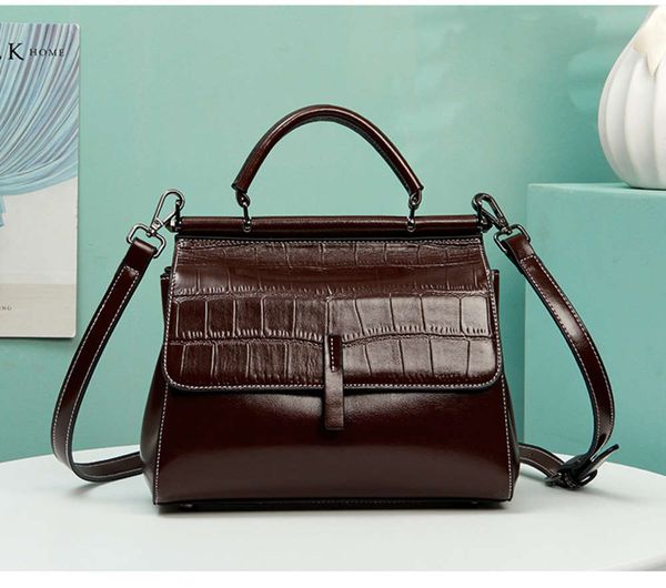 

2020 new leather classic women's fashion trend messenger leisure shoulder bag straight