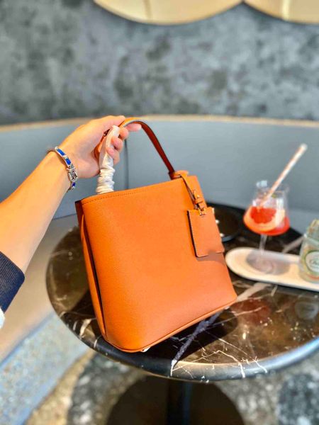 

2020 women messenger travel bag classic style fashion bags shoulder bags lady totes handbags 23*23 cm