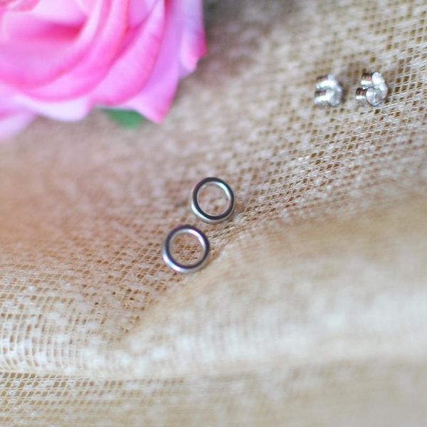 

дамы маленький круглый защитный штифт серьги женщины из нержавеющей стали серьги из нержавеющей стали тенденции ухо кольцо шпильки ювелирные, Golden;silver