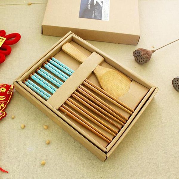 Essstäbchen Großhandel - Exquisite Packung mit 5 Paar Besteck aus Bambus, geschnitzt, einfacher Stil, chinesische Merkmale, Geschenkankunft1