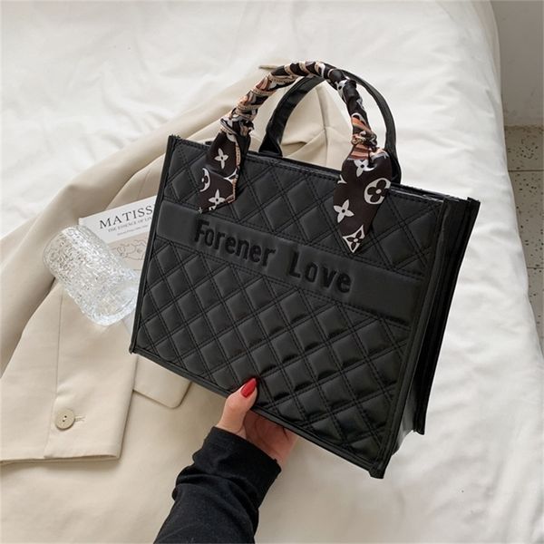 

2022 factory wholesale new fashion lingge handbag autumn commuting temperament women's bag large capacity fashion trendy tote bag 9der