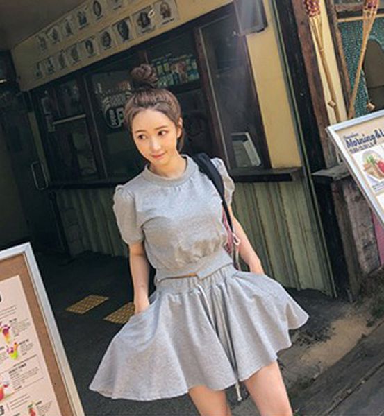 

2021 new summer korean cotton material around the neck leisure women's suit sports red shirt + skirt pants combined with two pieces 57q, Gray