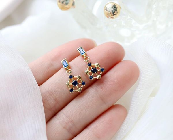 

2020 the new winter blue zircon high-grade long ice flower shaped earrings compact and exquisite 450, Golden;silver