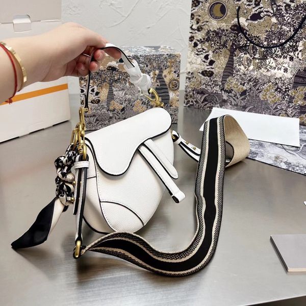

luxurys cross body shoulder bags designers fashion saddle bag handbags fashionable purse women new celebrities party