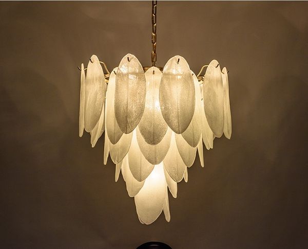 Luxo estilo anjo candelabro viva Murano vidro chandeliers salão ouro brilho branco penas iluminação corredor lâmpadas penduradas