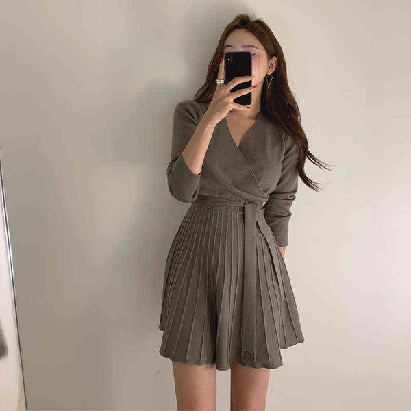

autumn woman knitted dress 2021 long sleeve v-neck solid color korean style elegant ladies mini sweater dresses elegant g1223, Black;gray