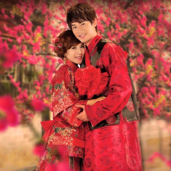 

chinese style wedding bride and groom red black costume suits embroidered toast couple economical garment le chinois mariage1