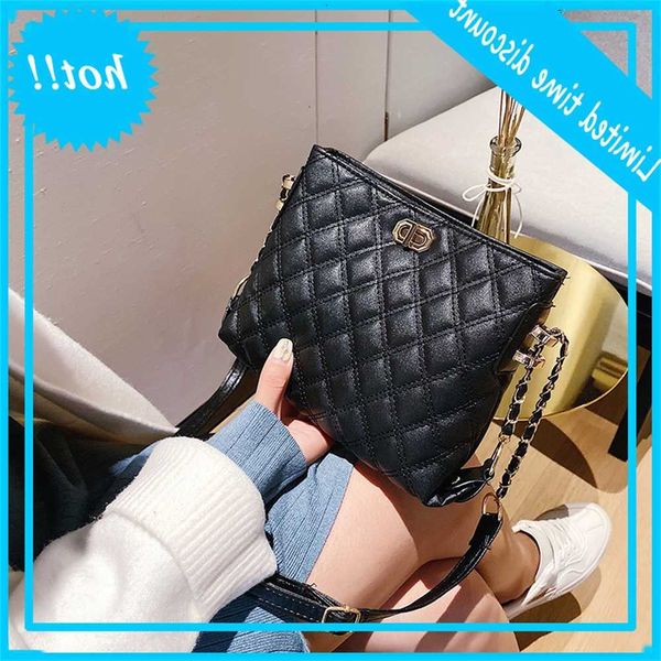 

2019 new korean version small fragrance lingge women's versatile chain one shoulder bag fashion