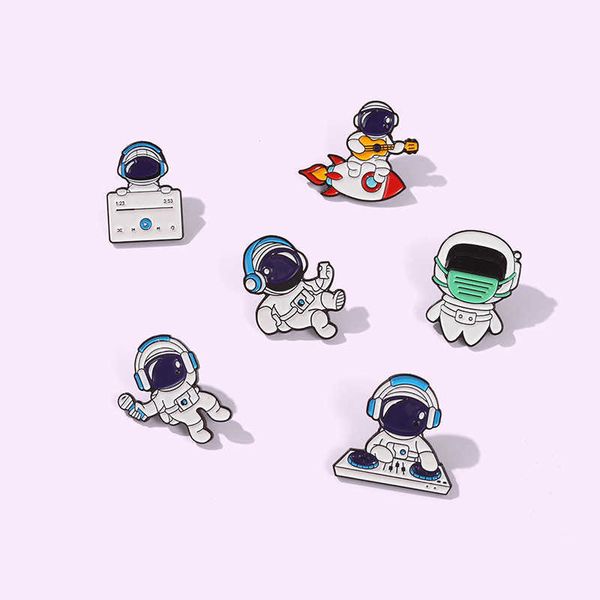 

space astronaut brooch commemorative badge metal badge brooch skateboard rocket cycling sports, Gray