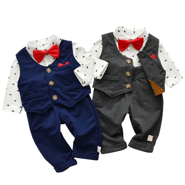 Set di vestiti per bambini in cotone autunnale completo da uomo in tre pezzi con papillon, pantaloni e abito a canotta