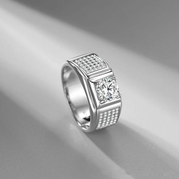 Hot Sales Europeu e Americano 925 Sterling Silver Platinum Banhado Domineering Diamond Ring Moda Negócio Masculino Jóias Presente