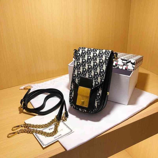 

2022 latest models handbag wholesale autumn red vintage canvas embroidered mini mobile phone single shoulder diagonal
