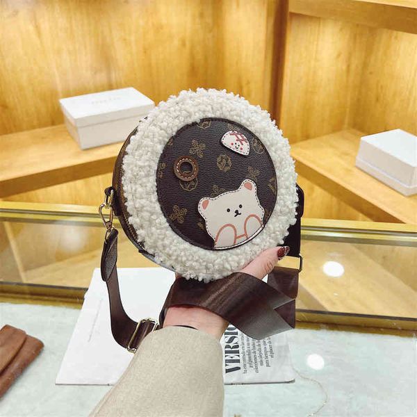 

2022 factory outlet lamb wool fashion popular minority design single shoulder messenger lamb small round bag sq1y