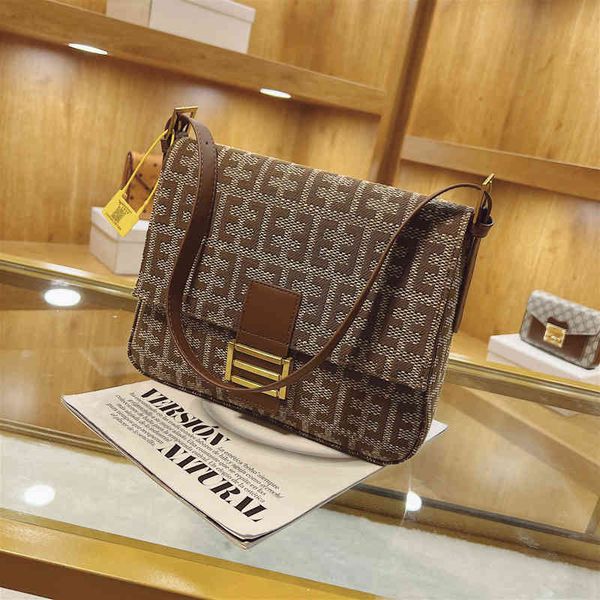 

2022 factory wholesale designer handbags on clearance contrast women's autumn winter lock small square korean fashion personalized text