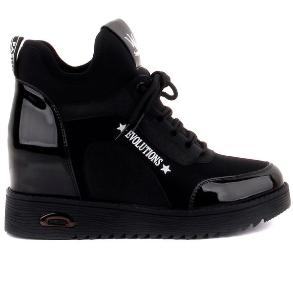 

women's guja-shoes with black background 3qm5