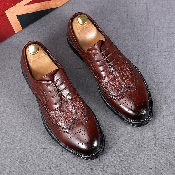 Estilo de luxo homem de negócios de sapatos de promotor splicing brogues casamento apontado toe homens flats mocassins calçados