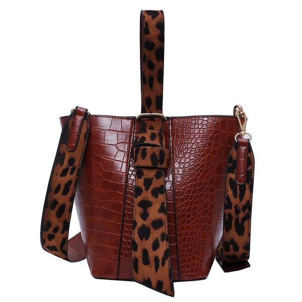 

the new luxury handbag ladies bag designer alligator leather lady handbag lady greens one shoulder bag. satchels bags