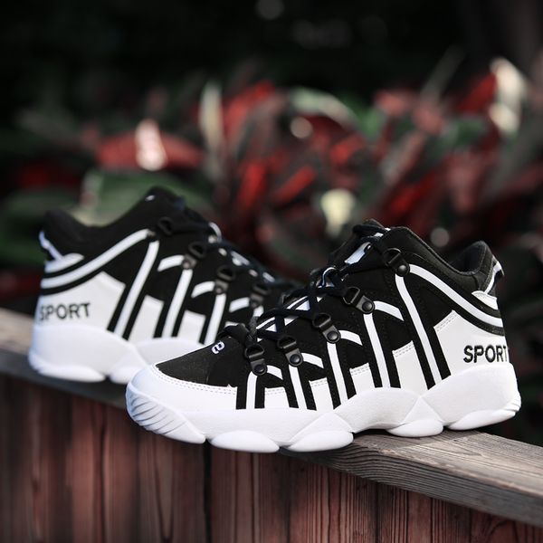 

the couple's casual sports shoes are suitable for sending their lover. a variety of colors can choose style this year, Black;brown