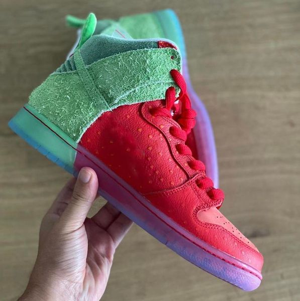 

2021 new authentic sb dunk high strawberry cough university red spinach green-magic ember men women sports shoes sports sneakers with box