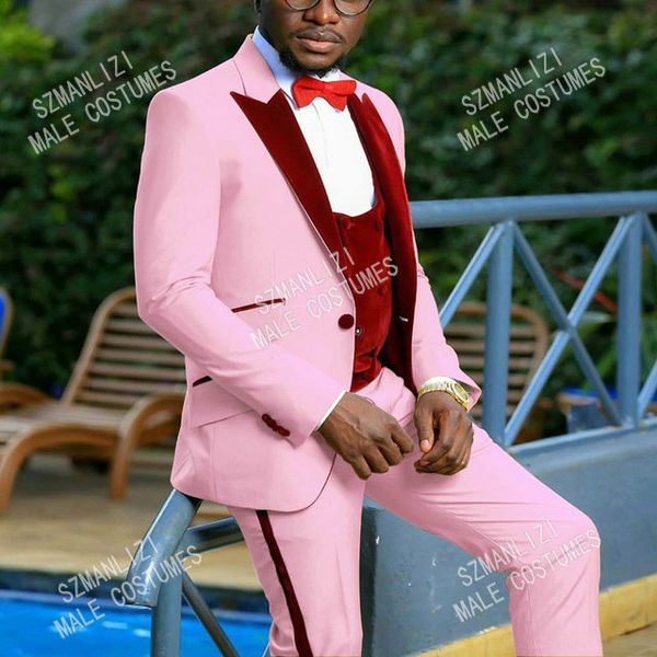 SZMANLIZI Abiti da uomo da uomo 2020 Stile italiano Tailor Made Pink Smoking Tuxedo Jacket 3 pezzi Groom Terno Abiti per uomo Best Man