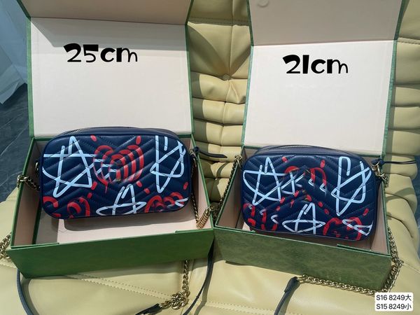 

2022 designer shoulder bag black background star pattern camera bag in two sizes