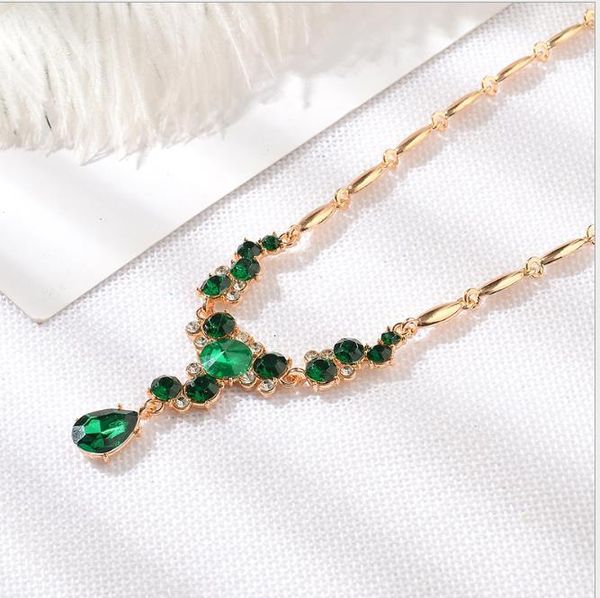 

temperament crystal jewelry set necklace earrings