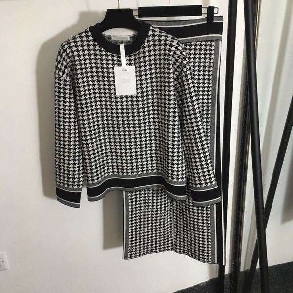 

1105 2020 letter crew neck black two pieces sets long sleeve cardigan brand same style sweater fashion sweater qian, White