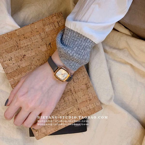 

another a70 simple square literature and art minority fashion trend, Slivery;brown