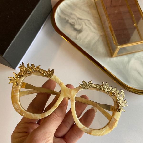 

2021 new fashionable metal carved square frame sunglasses 9058 fashionable temperament exquisite workmanship lady's sunglasses