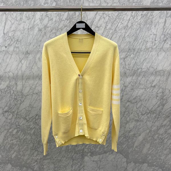 

luxury ladies runway sweater 2020 new designer sweater long sleeve single breasted v-neck knit cardigan jacket sweater same style for men an, White;black