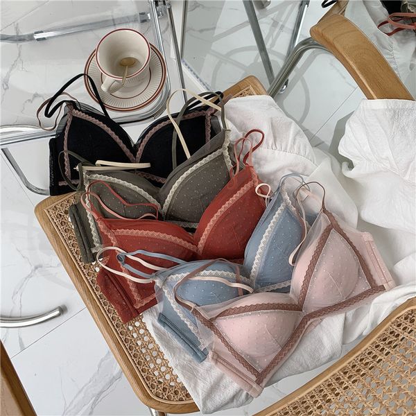 

new non steel ring color contrast lace stitching back gathering adjustment type women's underwear, secondary breast and upper torvin, Red;black