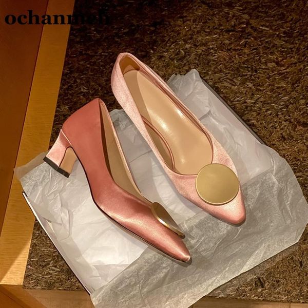 

ochanmeb размер 33-43 женские средние квадратные каблуки на каблуки сатин шелковые насосы обувь женщины дизайнер круглые золотые металлическ, Black