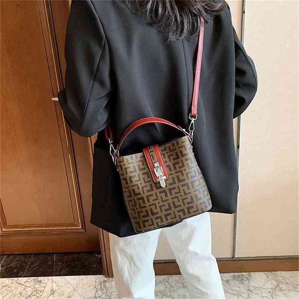 

2022 latest handbag factory store women's textured single shoulder bucket advanced