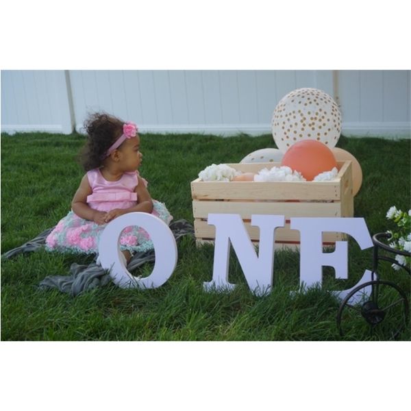 Freistehende Buchstaben, stehendes Schild, Foto-Requisite für den ersten Geburtstag, Kinderzimmer-Regal-Dekoration aus Holz, ONE Baby 201125
