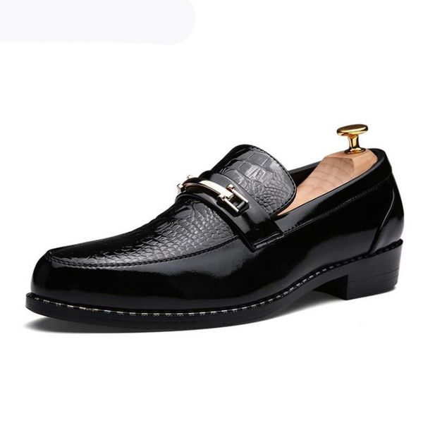 Scarpe eleganti da uomo a punta in stile italiano con grana di coccodrillo, lussuose scarpe da sposo da sposa, eleganti scarpe casual da uomo