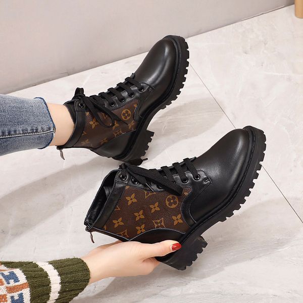 

designer womens boots luxury black brown symbol pattern lace back zipper leather round head low heel with box size 35-40