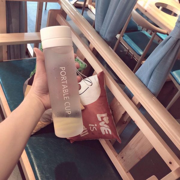 

пластиковые бутылки с водой 600/800 мл пластиковый стаканчик путешествия портативный кемпинг кубок креативная матовая спортивная бутылка с ч