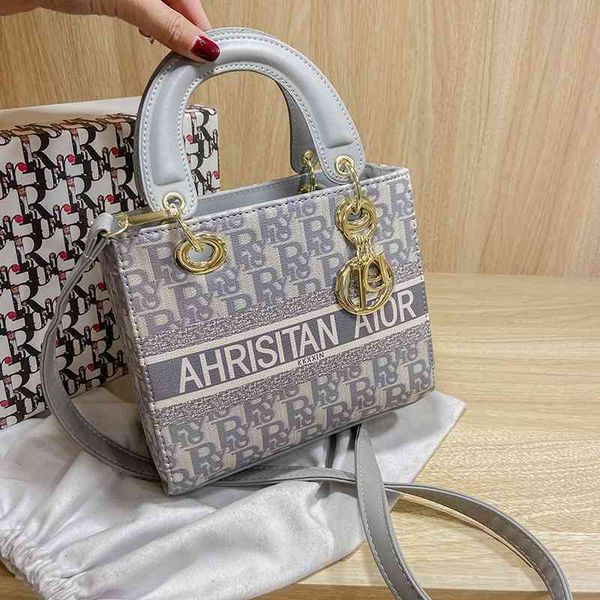 

2022 factory wholesale new model women's printed texture one shoulder princess bag