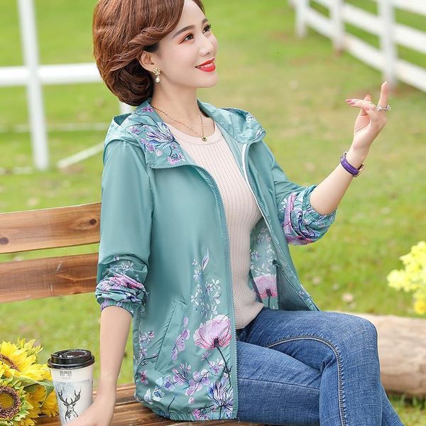 

2020 loose sportswear middle aged women windbreaker jacket thin coat jacket sun protect clothing lady short street t15, Black;brown