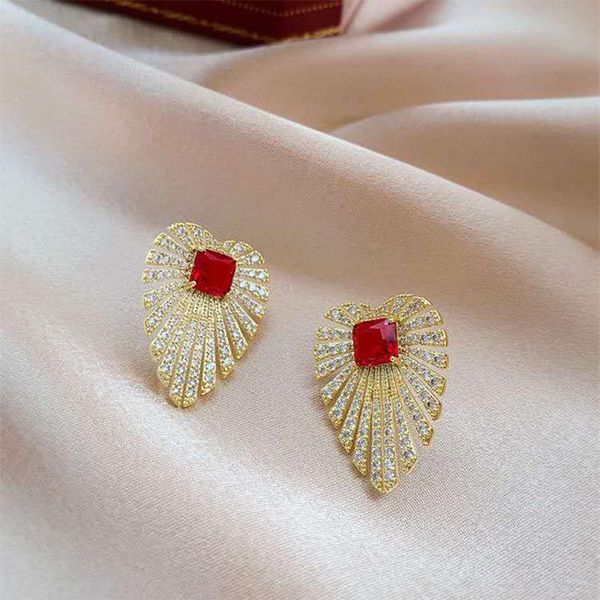 

Fashion Jewelry New French Style Light Luxury Red Crystal Exquisite Peach Heart Earrings Female Romantic Luxury Jewelry Gift, Golden;silver