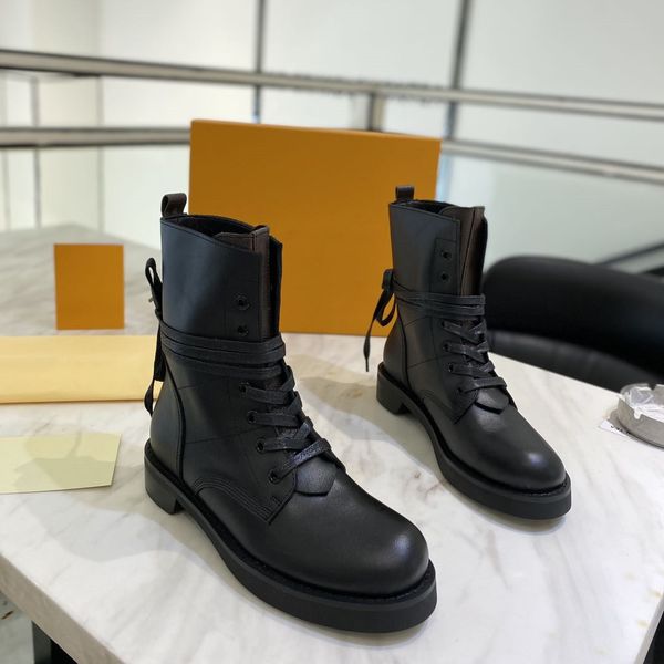 

women luxurys designers 2020 high heel desert boots fashion lace up zipper martin boots short fat heel flat bottomed leather ankle boots erh, Black