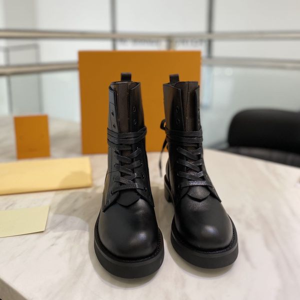 

women luxurys designers 2020 high heel desert boots fashion lace up zipper martin boots short fat heel flat bottomed leather ankle boots wml, Black