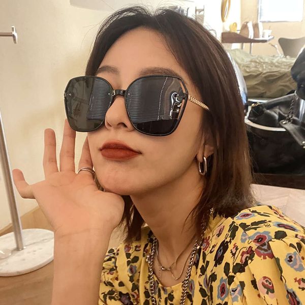 

women's new round face slim sunglasses in 2021, White;black