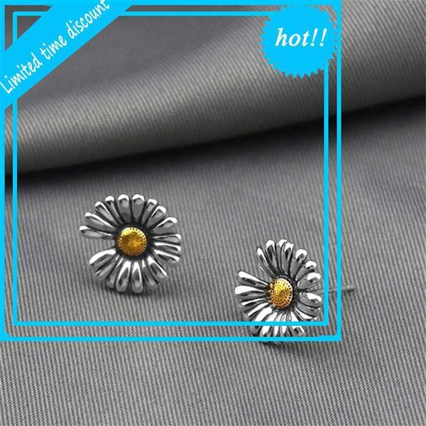 

new gold simple daisy flower earrings, classic accessories for girls, Golden
