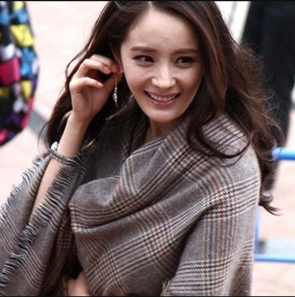 

fall / winter 2020 yang mi same style cashmere fleece plaid scarf tassel warm shawl, Blue;gray