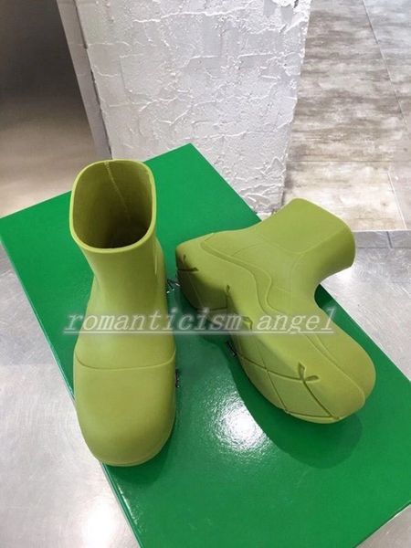 

2021 autumn and winter environmental protection products, beautiful fashion ,100 build artifact, rain boots style, women's short boots, Black;red